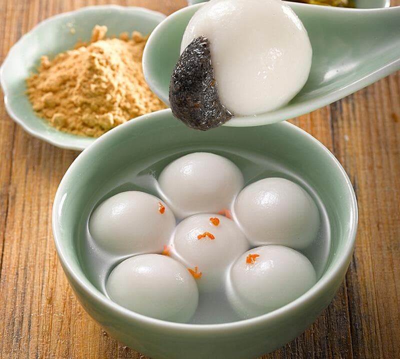 Ningbo Tangyuan | A bite of soft, chewy, and sweet tangyuan, savoring the taste of family reunion in Jiangnan.